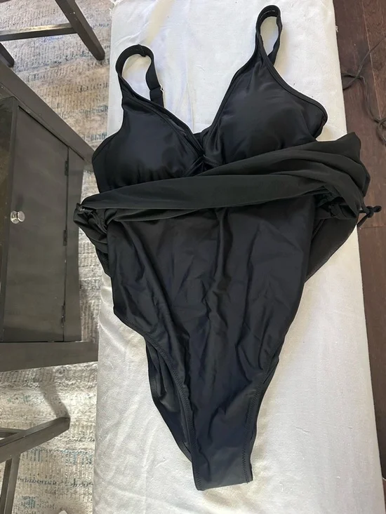 Blooming Jelly Black One Piece Swimsuit L NWT Ruched Tummy Control Skirted - Picture 14 of 15